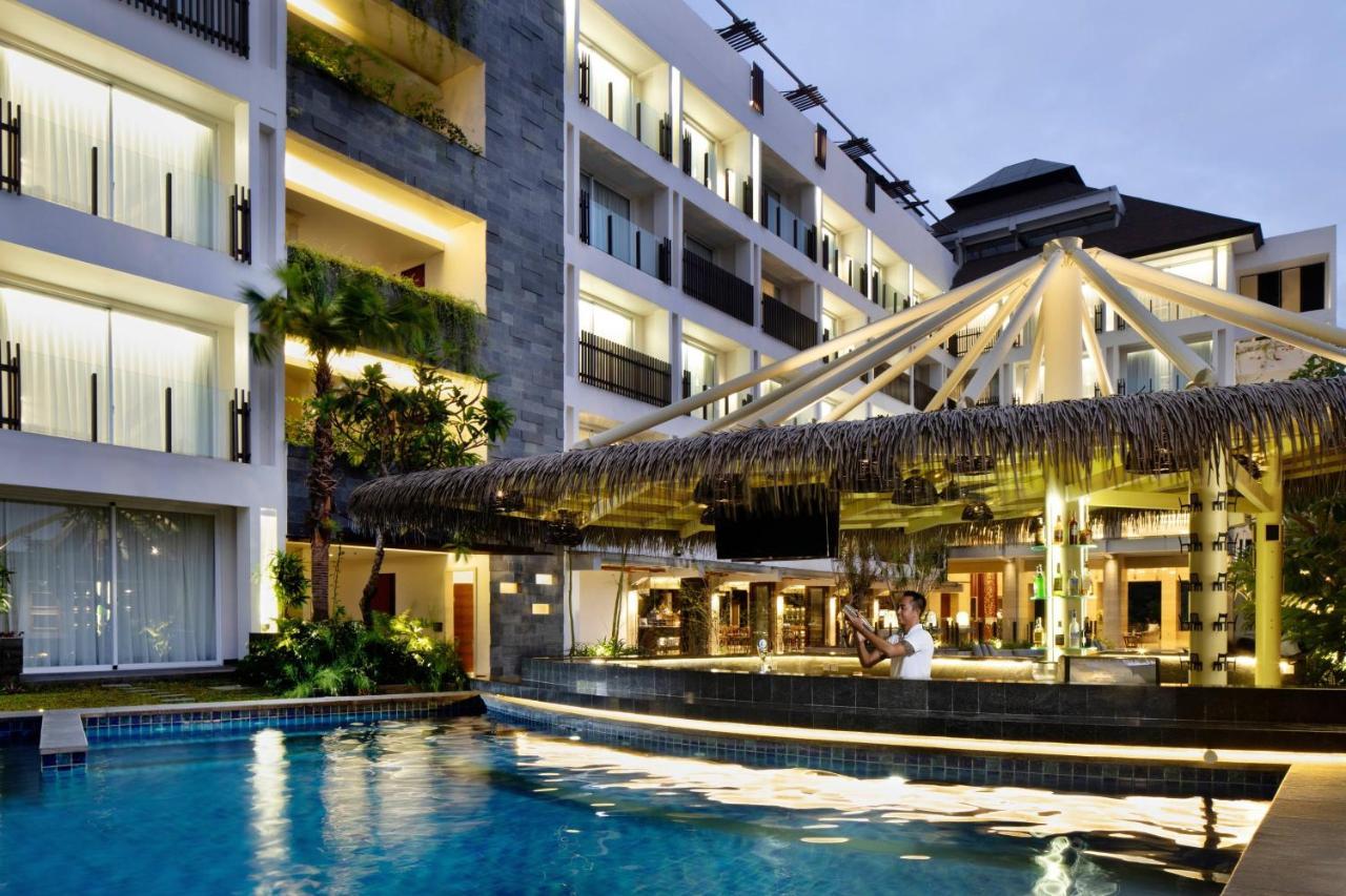 Hôtel Fairfield By Marriott Bali Legian Extérieur photo